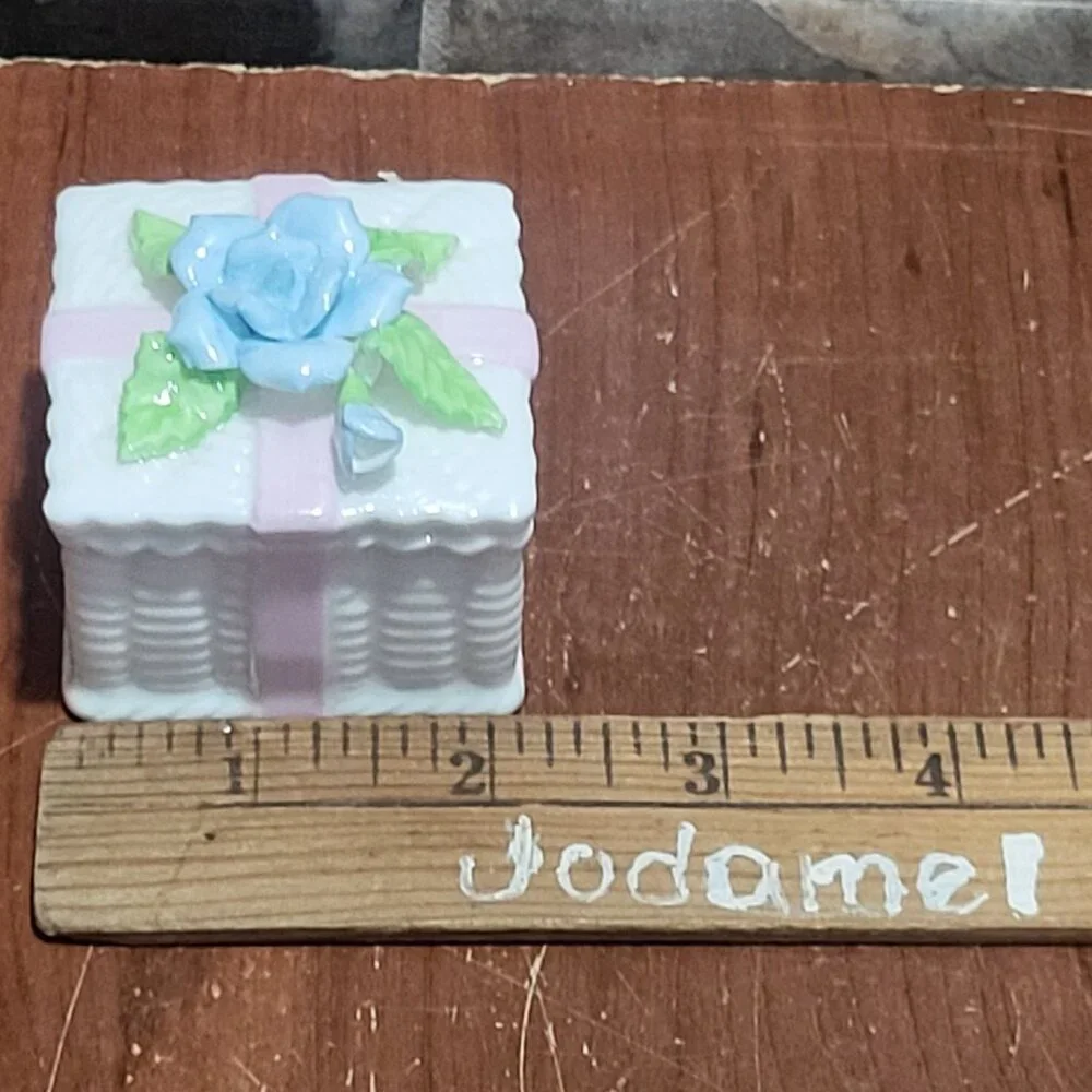 Vintage Mini Porcelain Trinket Box White Basket Weave Pattern Rose Lid